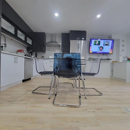 Modern Oasis In Richmond Hill, The Place For You! Appartement Buitenkant foto