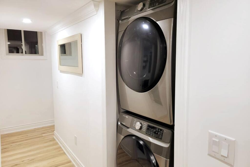 Modern Oasis In Richmond Hill, The Place For You! Appartement Buitenkant foto