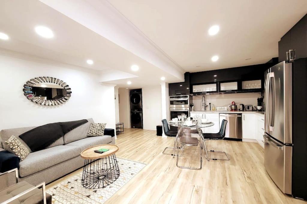 Modern Oasis In Richmond Hill, The Place For You! Appartement Buitenkant foto
