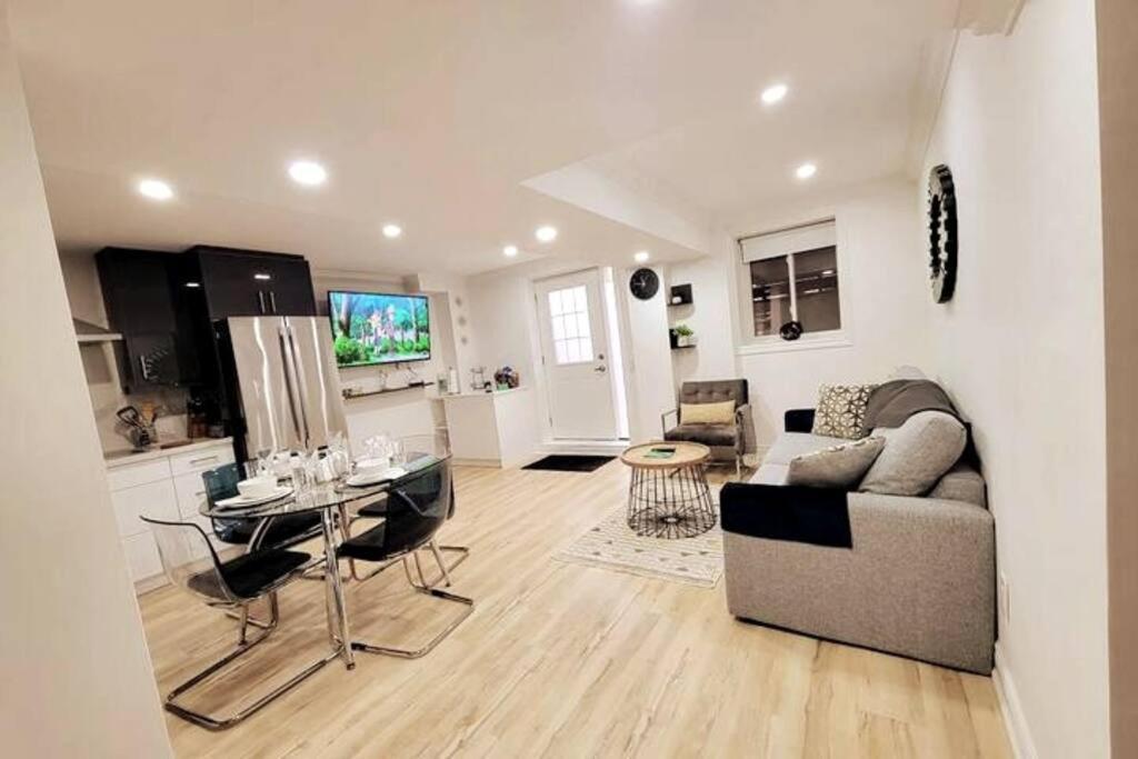 Modern Oasis In Richmond Hill, The Place For You! Appartement Buitenkant foto