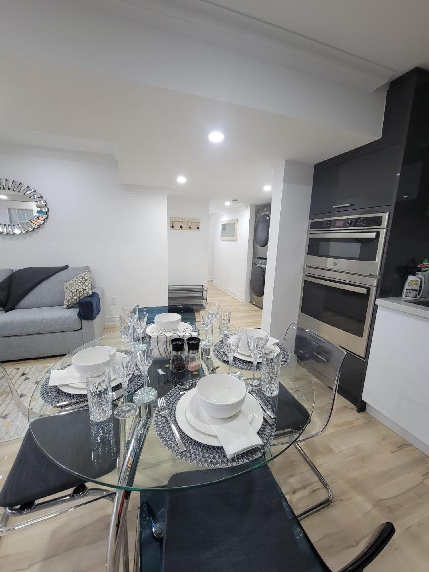 Modern Oasis In Richmond Hill, The Place For You! Appartement Buitenkant foto