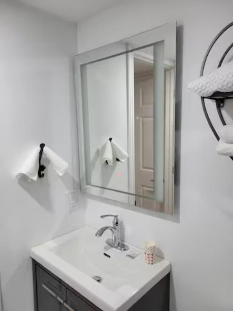 Modern Oasis In Richmond Hill, The Place For You! Appartement Buitenkant foto