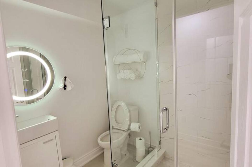 Modern Oasis In Richmond Hill, The Place For You! Appartement Buitenkant foto